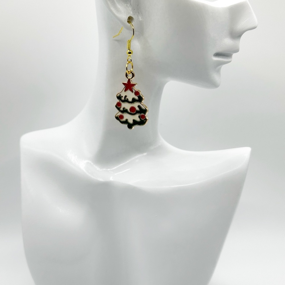 - Christmas earring